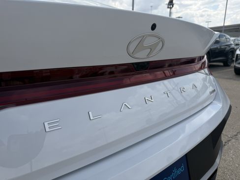Certified 2025 Hyundai Elantra Hybrid FWD image 8