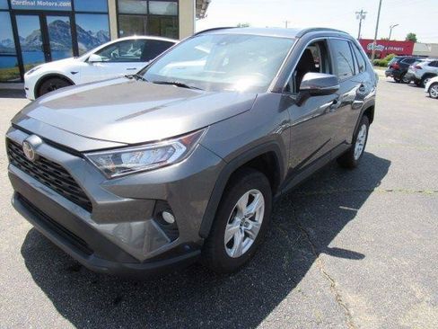 Used 2021 Toyota RAV4 XLE FWD image 2
