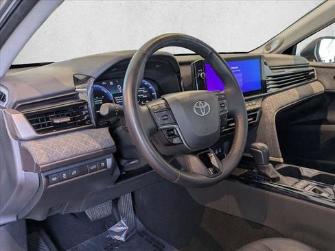 Used 2025 Toyota Camry XLE FWD image 10