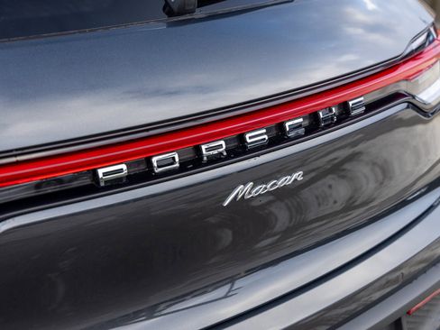 Certified 2025 Porsche Macan image 19