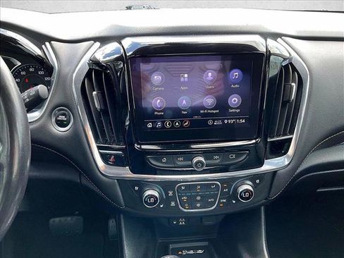 Used 2020 Chevrolet Traverse Premier FWD image 23