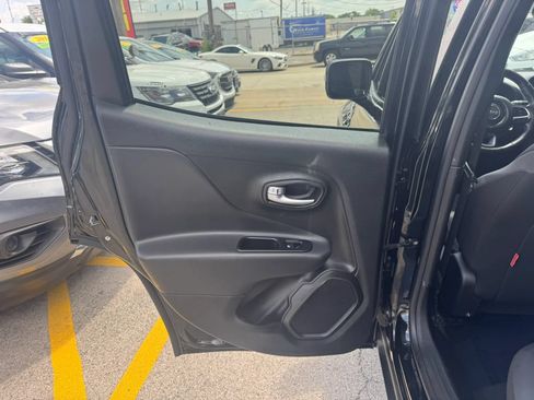 Used 2019 Jeep Renegade Trailhawk AWD/4WD image 8