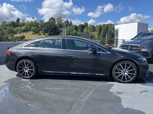 Used 2023 Mercedes-Benz EQS 580 4MATIC Sedan image 4