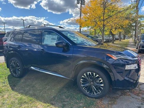 New 2026 Nissan Rogue Platinum w/ Platinum Premium Package image 3