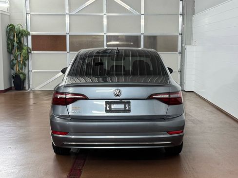 Used 2021 Volkswagen Jetta SE image 4