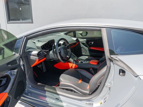 Used 2022 Lamborghini Huracan EVO RWD image 48