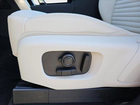 New 2025 Land Rover Discovery Dynamic SE AWD/4WD image 28