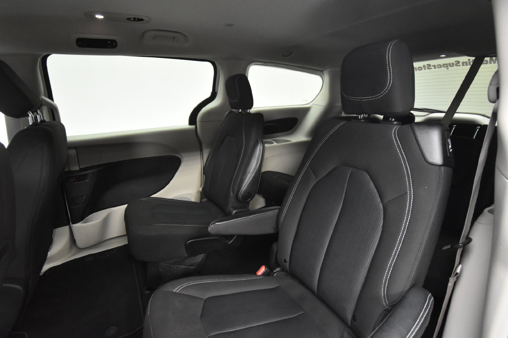 Used 2023 Chrysler Voyager LX FWD image 17