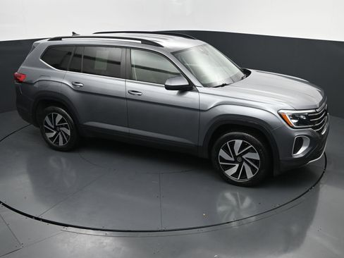 Used 2025 Volkswagen Atlas SE FWD image 33