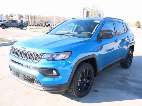 New 2026 Jeep Compass Latitude image 10