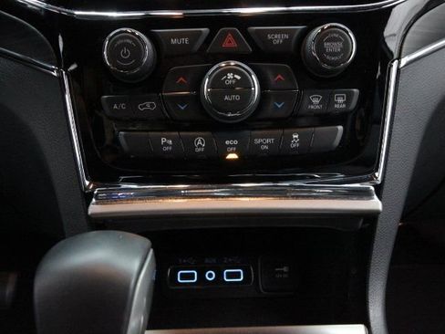 Used 2020 Jeep Grand Cherokee Limited image 25