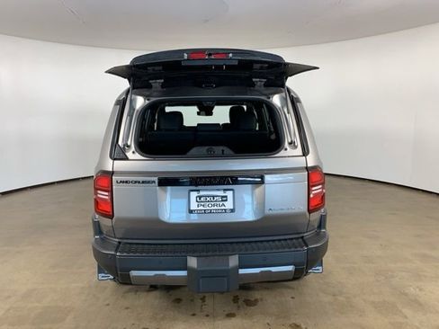 Used 2024 Toyota Land Cruiser image 12