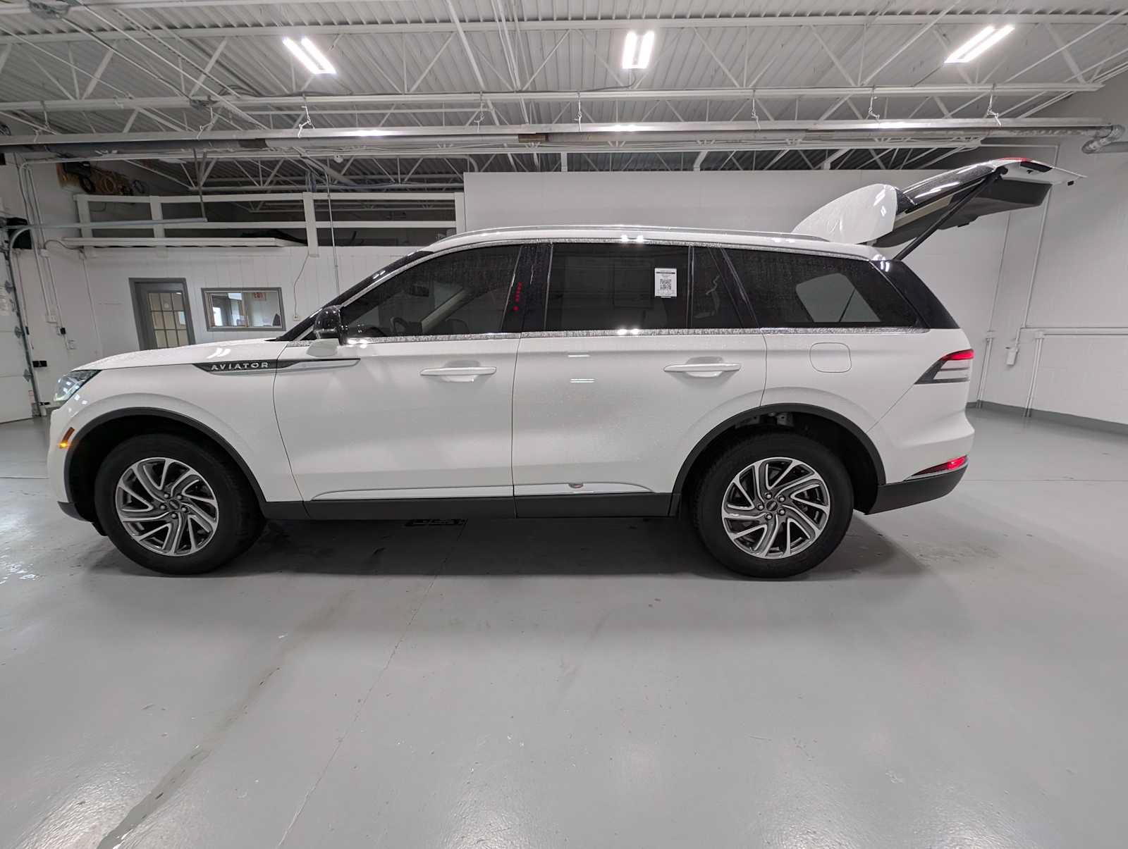 Used 2023 Lincoln Aviator AWD image 12