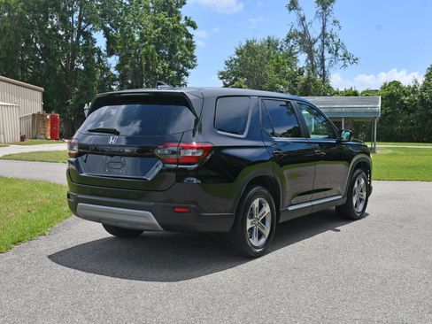 Used 2025 Honda Pilot EX-L image 4