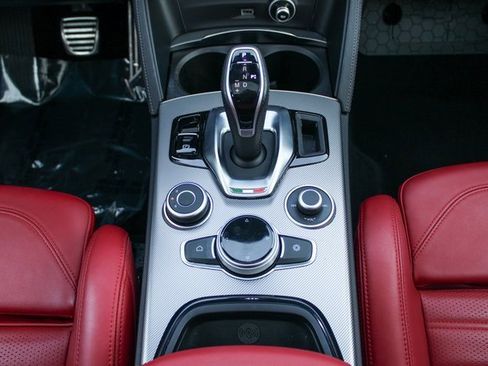 Used 2024 Alfa Romeo Stelvio Veloce image 19