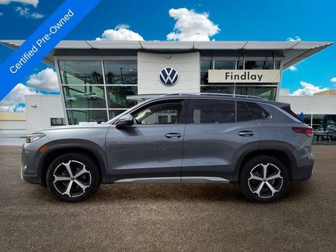 Certified 2025 Volkswagen Tiguan SE FWD image 3