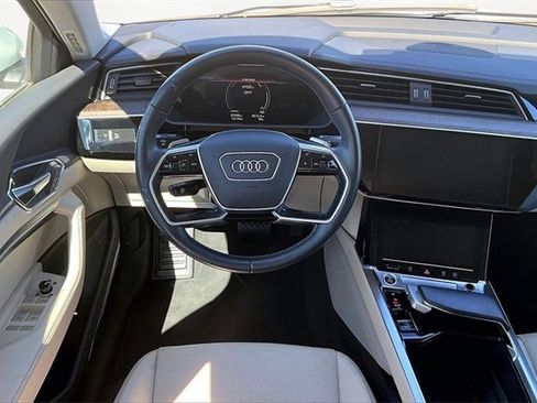 Used 2022 Audi e-tron Premium Plus w/ Premium Plus Package image 5
