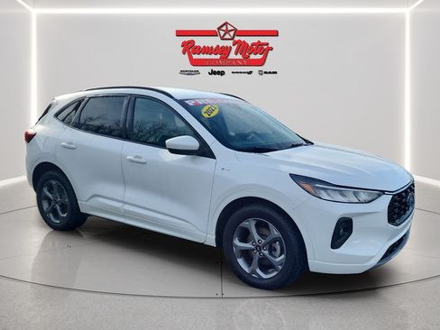 Used 2023 Ford Escape ST-Line Select AWD/4WD image 7