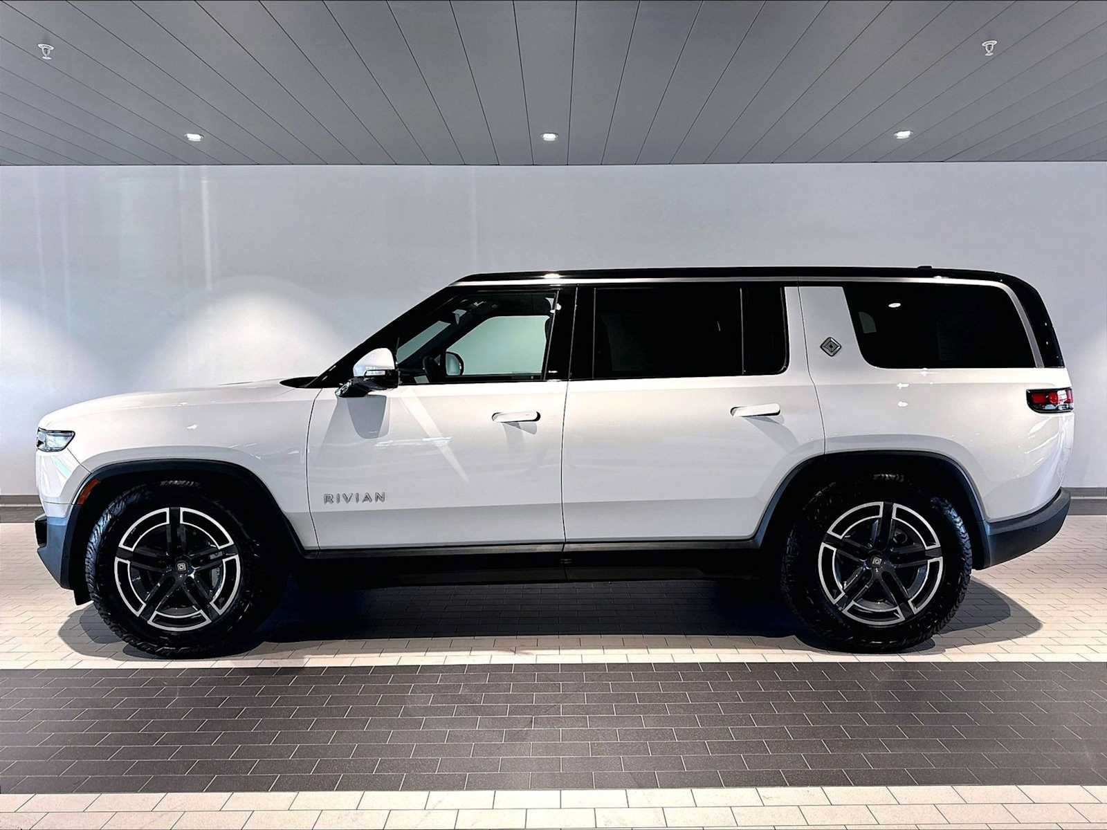 Used 2026 Rivian R1S Adventure Dual AWD/4WD image 2