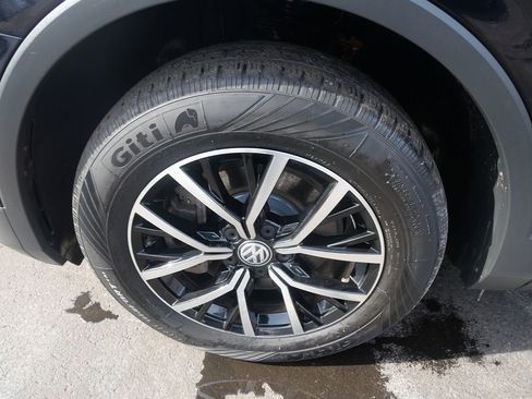 Used 2021 Volkswagen Tiguan SE w/ Panoramic Sunroof Package AWD/4WD image 31