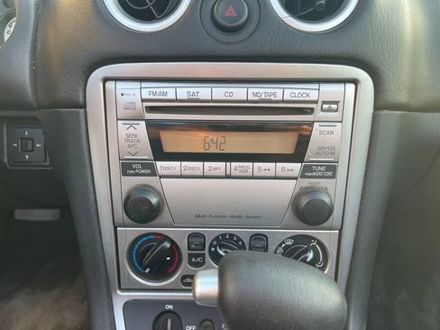 Used 2004 MAZDA MX-5 Miata w/ Convenience Pkg RWD image 8