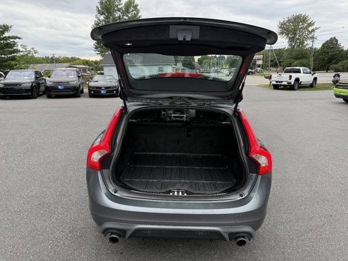Used 2017 Volvo V60 T6 R-Design Platinum w/ Climate Package AWD/4WD image 11