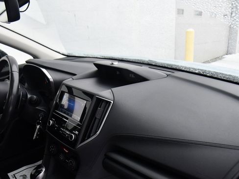 Used 2018 Subaru Crosstrek 2.0i Premium image 14