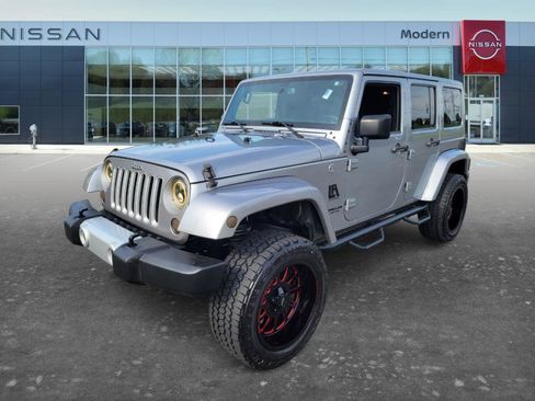 Used 2016 Jeep Wrangler Unlimited Sahara w/ Connectivity Group AWD/4WD image 1