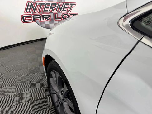 Used 2019 Chrysler Pacifica Limited FWD image 25