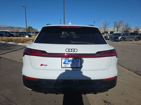 Used 2024 Audi Q8 e-tron Prestige w/ Prestige Package image 4