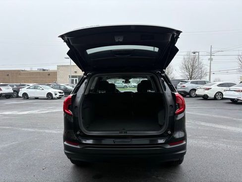 Used 2023 GMC Terrain SLE w/ Driver Convenience Package image 6