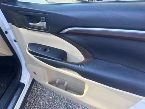Used 2015 Toyota Highlander Limited image 25
