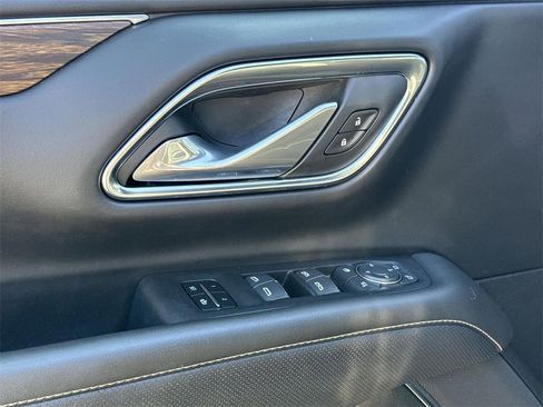 Used 2024 Chevrolet Suburban Premier image 21