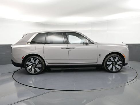 New 2026 Rolls-Royce Cullinan AWD/4WD image 9