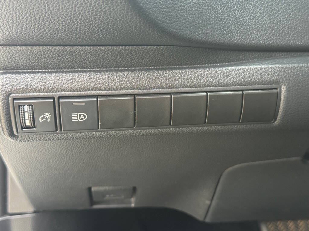 Used 2021 Toyota Corolla LE w/ Carpet Mat Package (TMS) FWD image 8