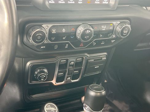 Used 2022 Jeep Gladiator Overland AWD/4WD image 16