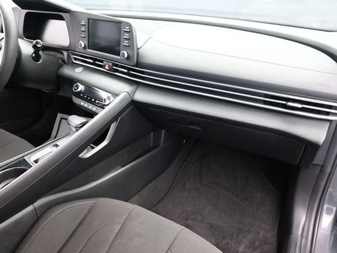 Used 2025 Hyundai Elantra Hybrid FWD image 33