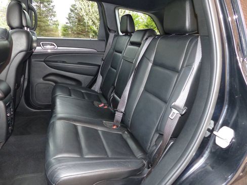Used 2021 Jeep Grand Cherokee Limited AWD/4WD image 26