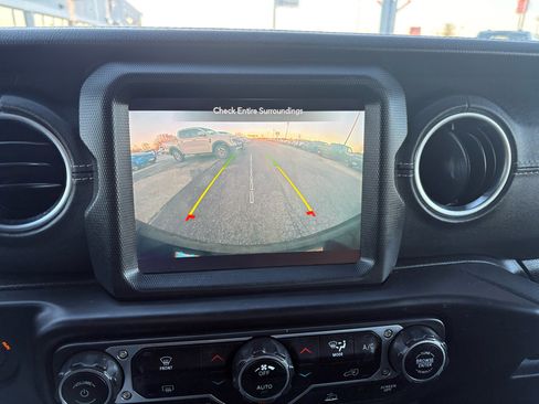 Used 2023 Jeep Wrangler Sahara image 25