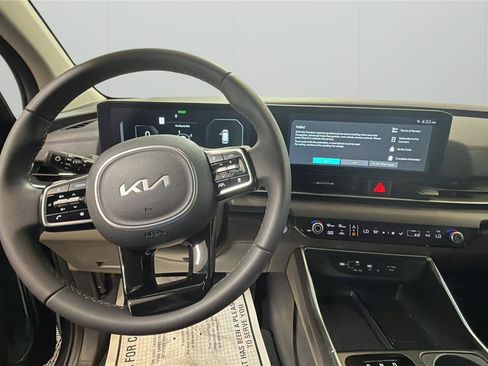 Used 2025 Kia Carnival SX FWD image 20