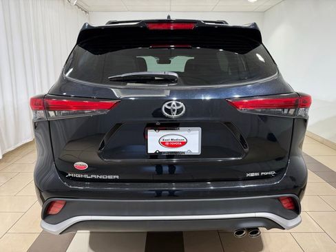 Used 2023 Toyota Highlander XSE AWD/4WD image 4