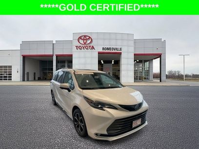 Used 2025 Toyota Sienna Platinum
