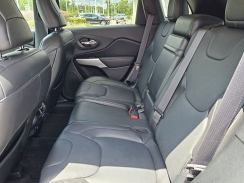 Used 2018 Jeep Cherokee Overland w/ Technology Group image 19