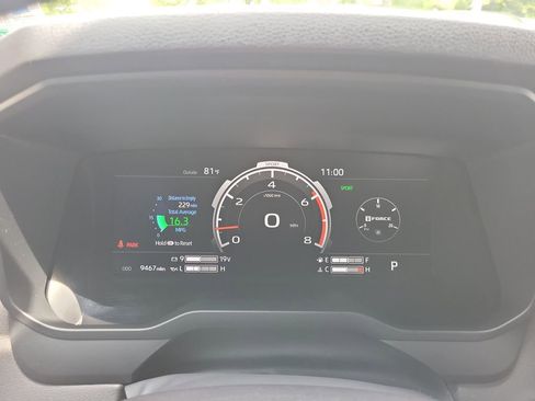 Used 2025 Toyota Tundra Limited AWD/4WD image 40