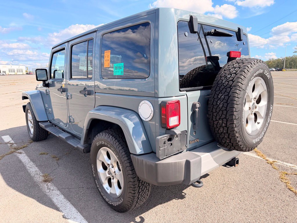 Used 2014 Jeep Wrangler Unlimited Sahara w/ Dual Top Group AWD/4WD image 4