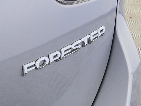 Used 2023 Subaru Forester Limited image 12