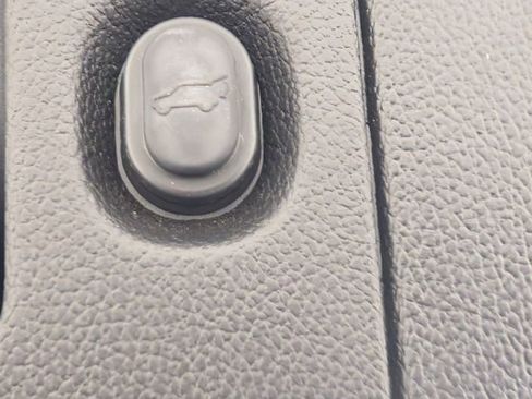 Used 2018 Chevrolet Tahoe LT AWD/4WD image 31