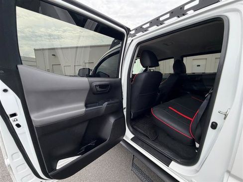 Used 2017 Toyota Tacoma SR w/ Tow Package AWD/4WD image 18