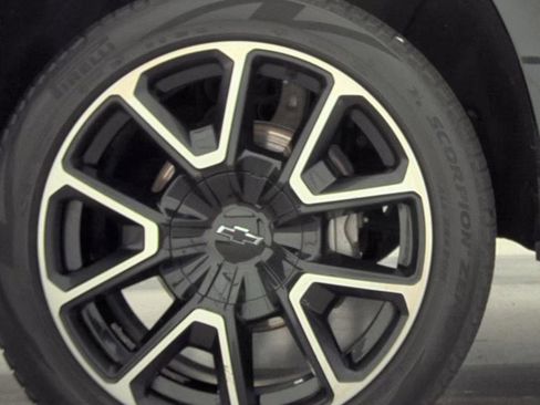 Used 2021 Chevrolet Suburban RST w/ Luxury Package RWD image 13