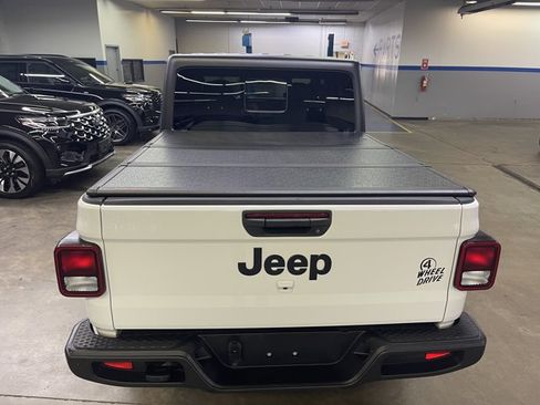 Used 2022 Jeep Gladiator Sport AWD/4WD image 7
